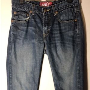 Very cute wide leg Levi jeans